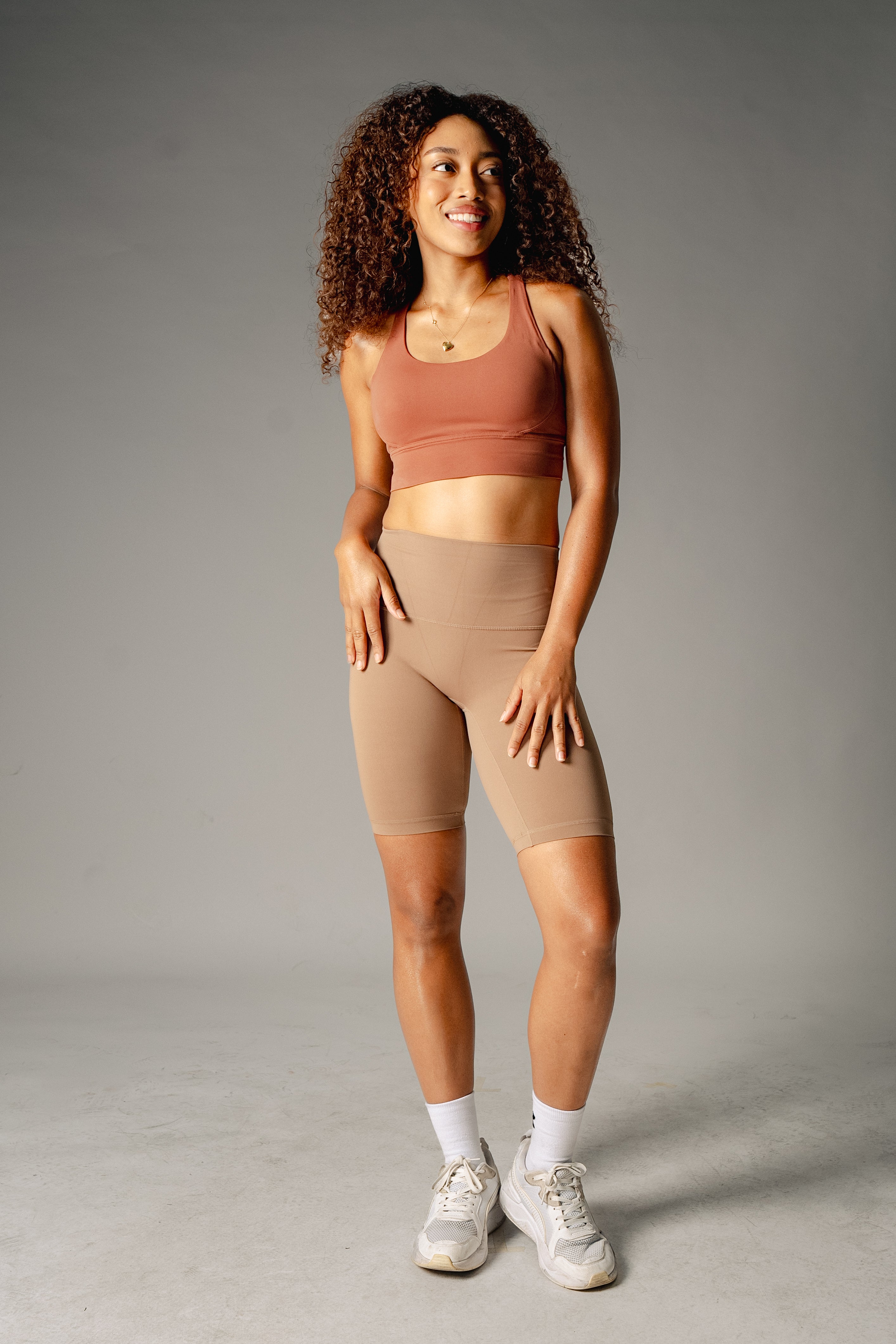 新品　salsation Criss-cross Bra light brown Criss-Cross Sports Bra