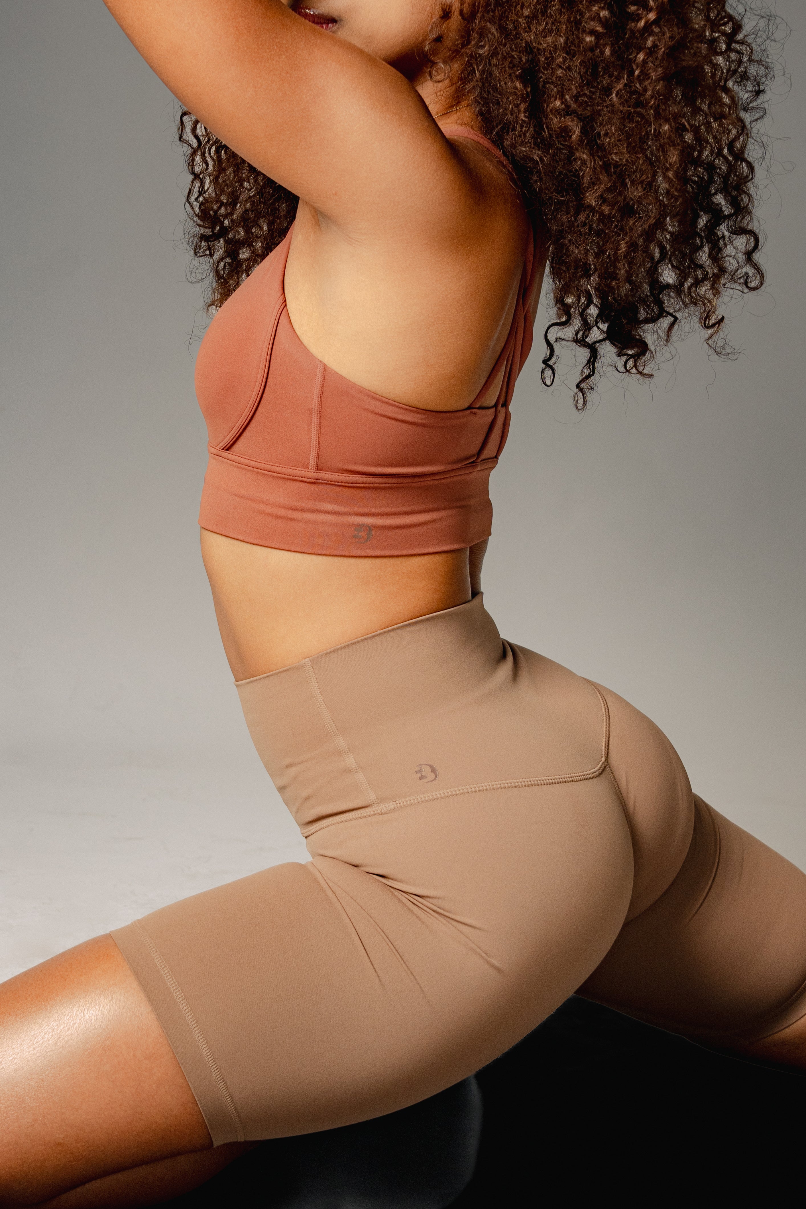 新品　salsation Criss-cross Bra light brown Criss-Cross Sports Bra